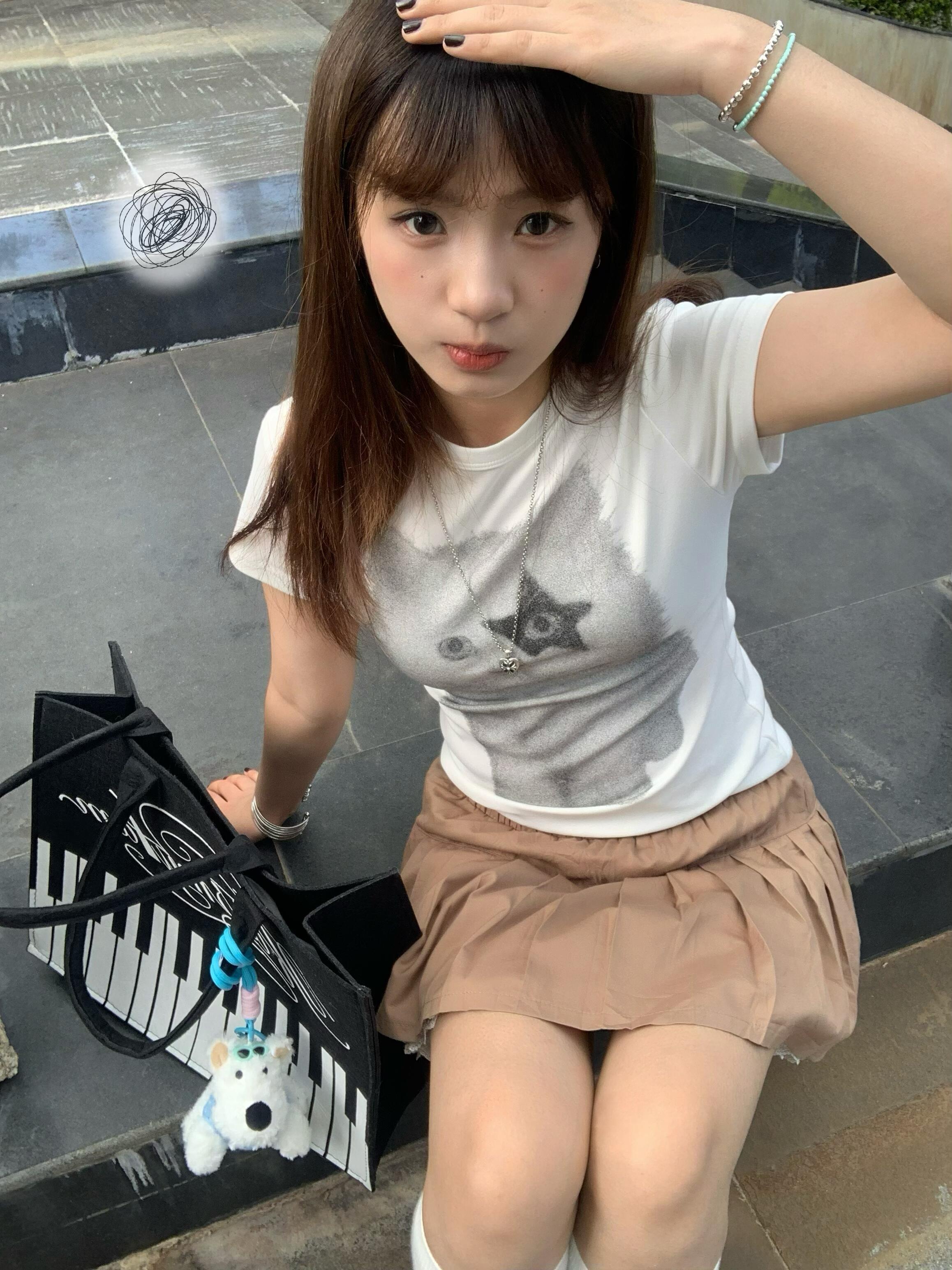 높음 거리 레트로 고양이 프린트 반팔 티셔츠 여성 2026 여름 섹션 풀오버 라운드 넥 긍정적 인 어깨 동정 한 첨부 된 의류