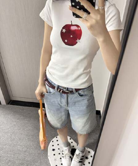 작은 대중 별 애플 일러스트레이션 프린트 몸매 가꾸기 슬림해 보이는 순면 편안함 긍정적 인 어깨 쇼트 스타일 반팔 티셔츠 여성