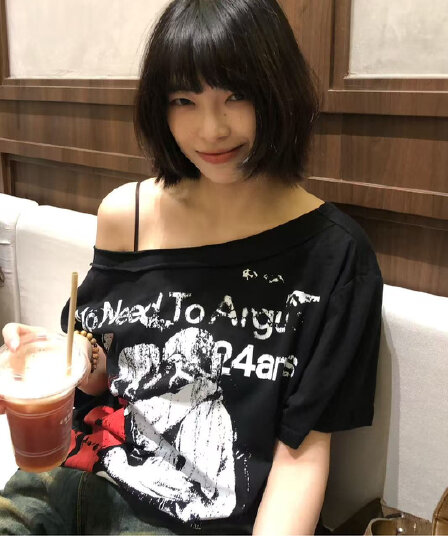 아메리칸 레트로 알파벳 인물 프린트 비스듬한 어깨 반팔 티셔츠 여성 여름 루즈핏 캐주얼 다용도 슬림해 보이는 맨위 트렌디