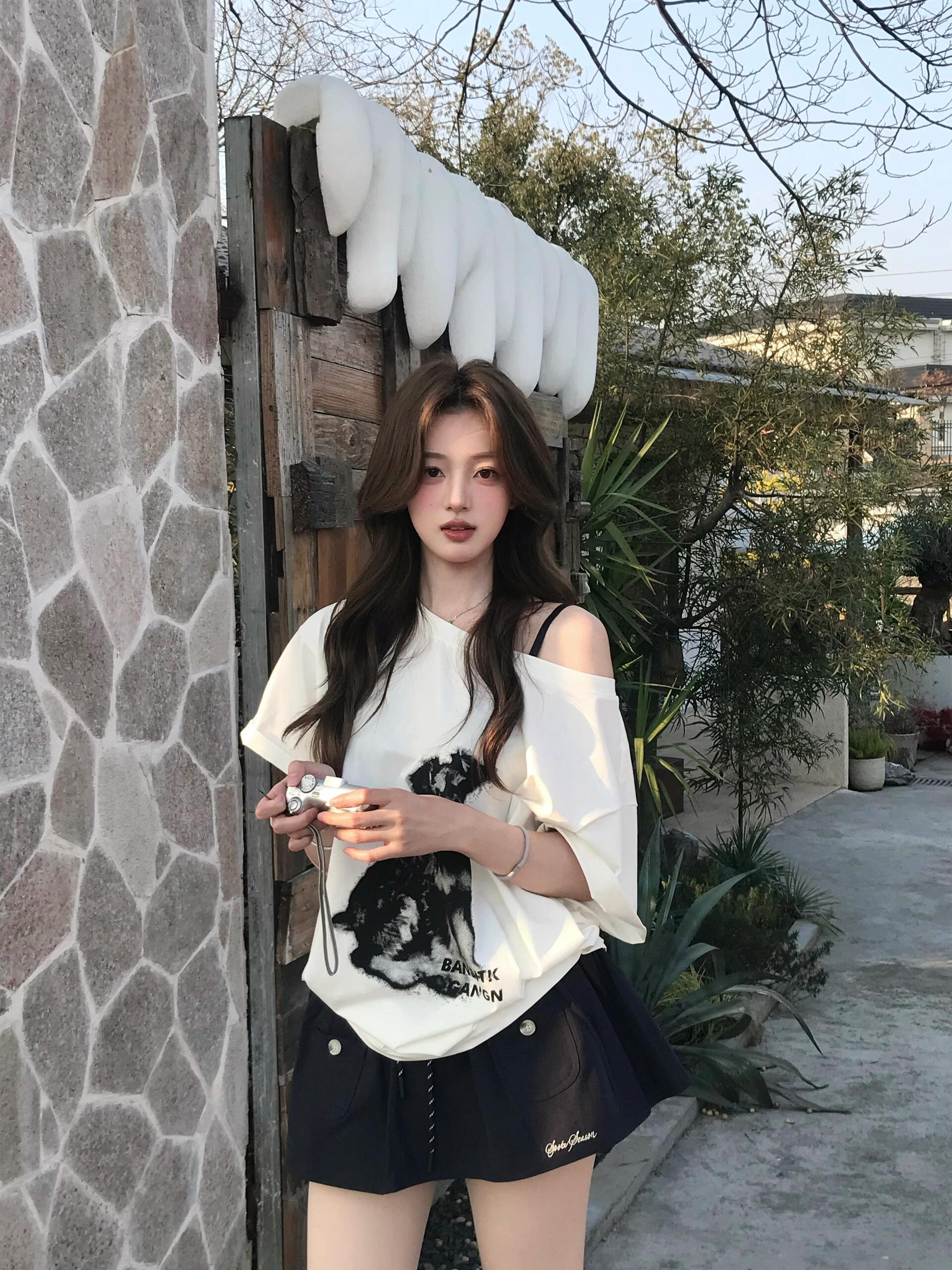 2026 아메리칸 디자인 센스 귀여운 개 프린트 반팔 티셔츠 여성 여름 순면 화이트 한 단어 어깨 옷