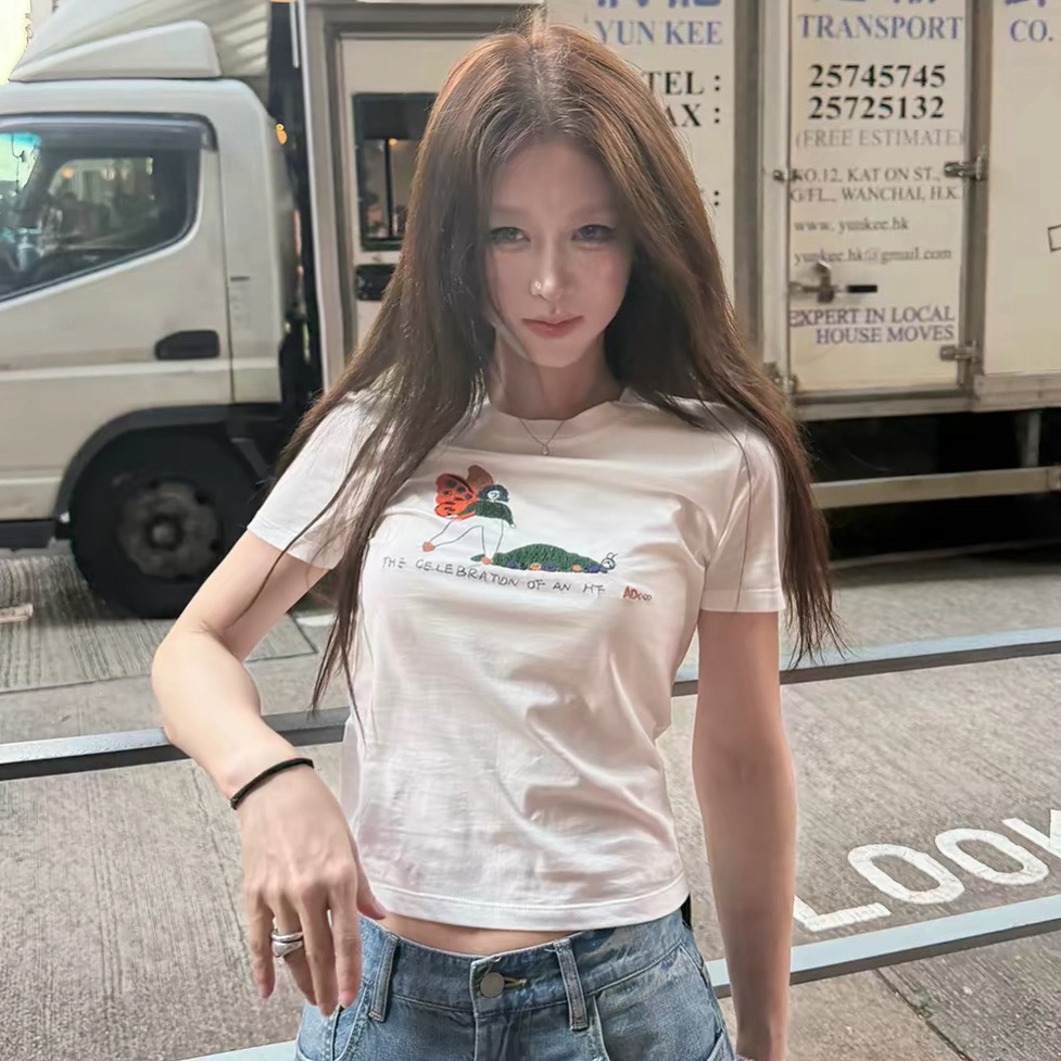 작은 대중 캐주얼 프린트 화이트 반팔 여성 여름 슬림해 보이는 디자인 센스 티셔츠