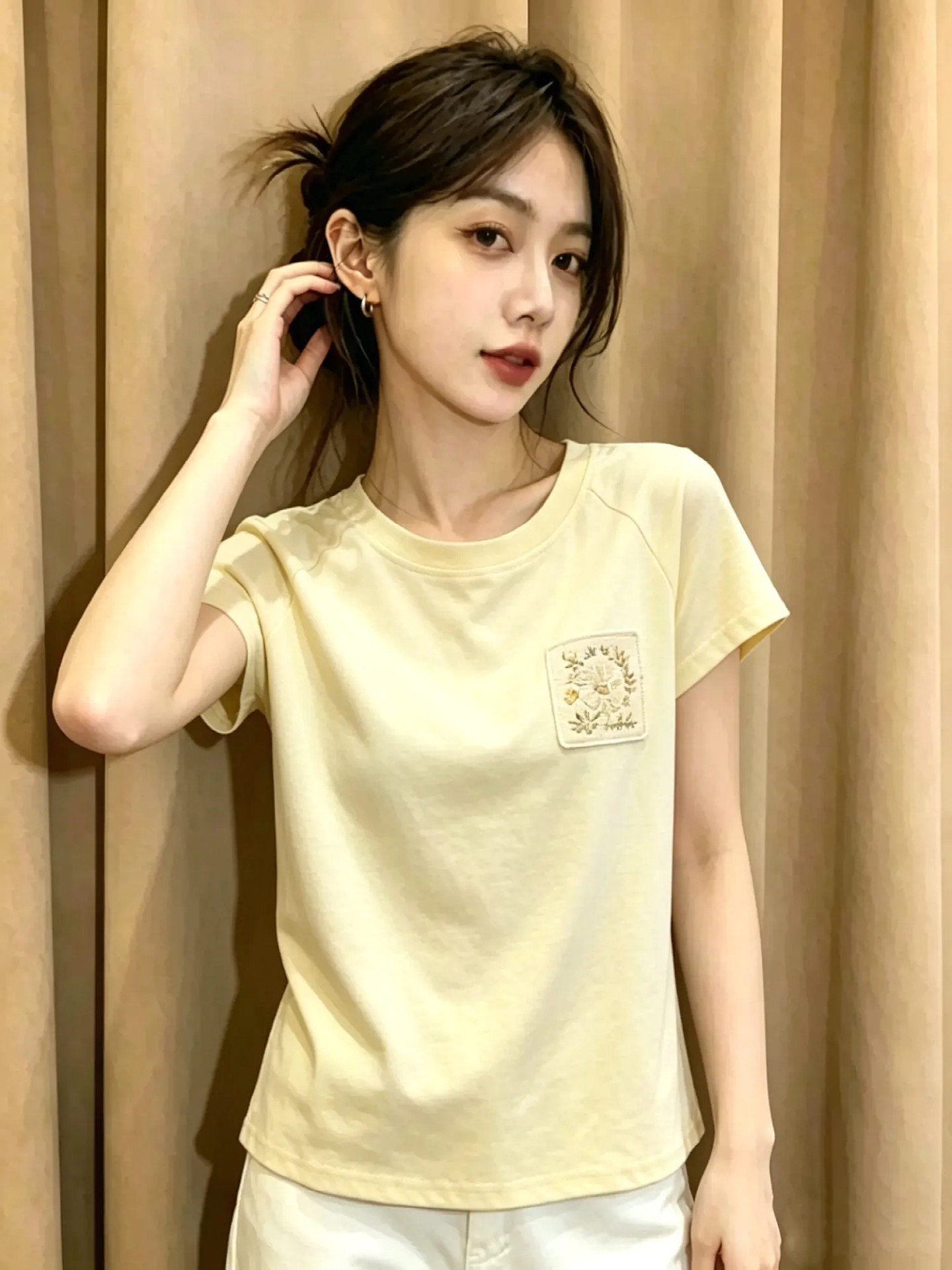 캐주얼 바람 황색 라운드 넥 반팔 티셔츠 여성 여름 새로운 자수 주머니 다용도 슬림해 보이는 연령 감소 맨위 작은 셔츠