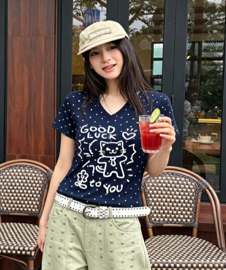 칼라 도트 무늬 반팔 화이트 도트 무늬 패션 품격 슬림해 보이는 여름 몸매 가꾸기 편안함 캐주얼 디자인 맨위