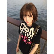 批发黑色设计感字母印花短袖男女款夏季小领口情侣T恤美式<b class='q'>街头</b>风半袖