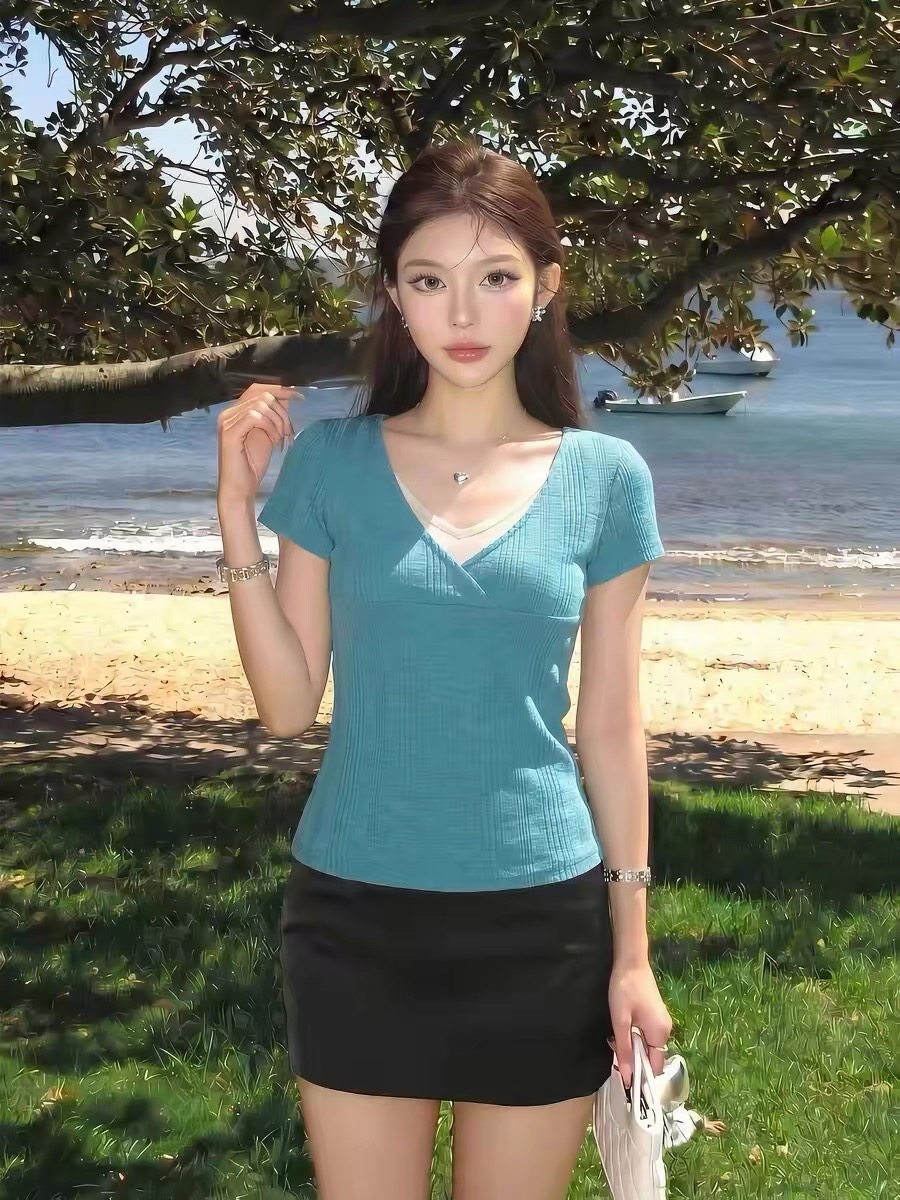 프랑스식 페이크 레이어드 V넥 반팔 티셔츠 여성 여름 패치워크 디자인 센스 몸매 가꾸기 슬림해 보이는 품격 다용도 기본 셔츠 맨위