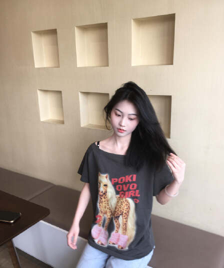 거리 바람 아메리칸 캐주얼 비스듬한 어깨 반팔 티셔츠 여성 재미있는 레오파드 무늬 작은 말 프린트 루즈핏 디자인 센스 짧은 t