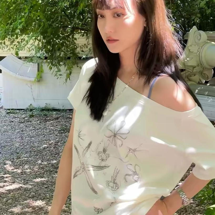 수채화 불가사리 프린트 비스듬한 어깨 반팔 티셔츠 여성 여름 새로운 루즈핏 슬림해 보이는 다용도 풀오버 맨위 ins