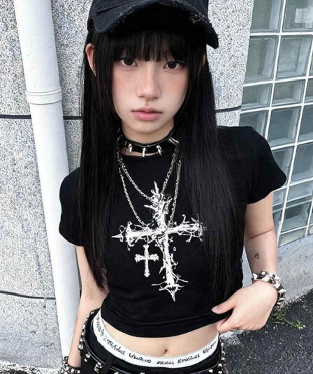 아메리칸 레트로 십자가 알파벳 검정색 긍정적 인 어깨 반팔 티셔츠 여성 2026 여름 높음 거리 슬림해 보이는 몸매 가꾸기 핫걸 맨위