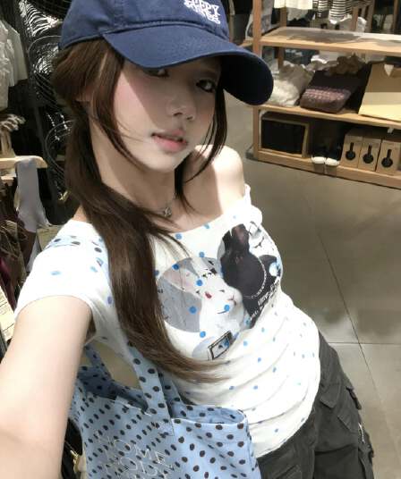 한 부서 소녀 레트로 하트 도트 무늬 비스듬한 어깨 반팔 달콤한 핫걸 여름 몸매 가꾸기 슬림해 보이는 기본 셔츠