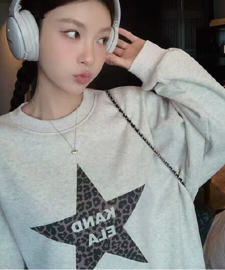 털이 있고 두꺼운 느긋한 바람 레트로 루즈핏 보온 슬림해 보이는 레오파드 무늬 별 라운드 넥 후드티 여성
