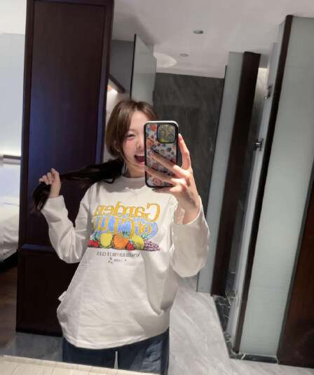 한 부서 알파벳 프린트 긴팔 티셔츠 여성 봄 루즈핏 느긋한 디자인 센스 다용도 캐주얼 맨위