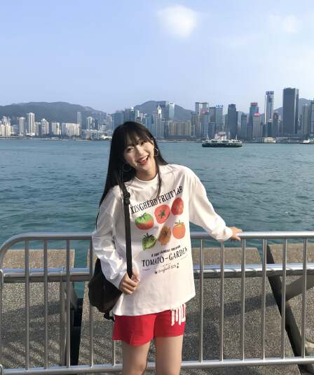 아메리칸 레트로 알파벳 화이트 과일 프린트 긴팔 티셔츠 여성 봄 가을 루즈핏 디자인 센스 다용도 캐주얼 맨위