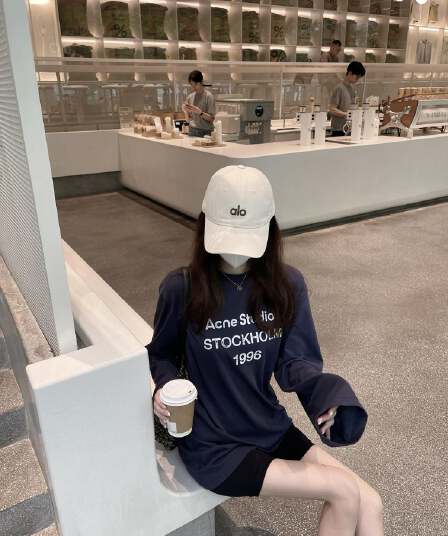 한 부서 느슨함 센스 알파벳 프린트 긴팔 티셔츠 여성 가을 얇은 스타일 루즈핏 느긋한 바람 맨위 인사이드 가져 가라. 기본 셔츠