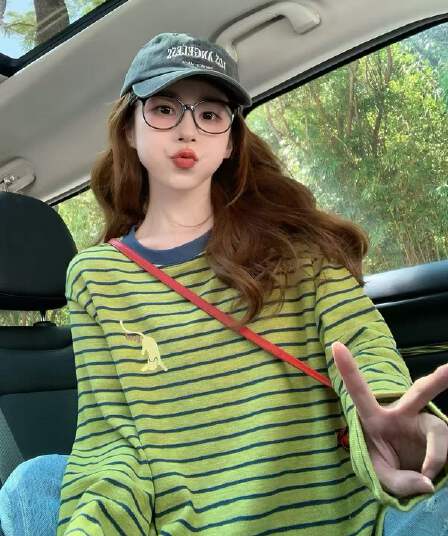 아메리칸 레트로 배색 스트라이프 긴팔 티셔츠 여성 2026 새로운 가을 학원 스타일 조수 브랜드 루즈핏 슬림해 보이는 맨위