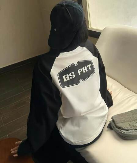 아메리칸 작은 대중 레트로 알파벳 프린트 삽입 어깨 긴팔 라운드 넥 티셔츠 가을 루즈핏 다용도 순면 패치워크 색상 맨위