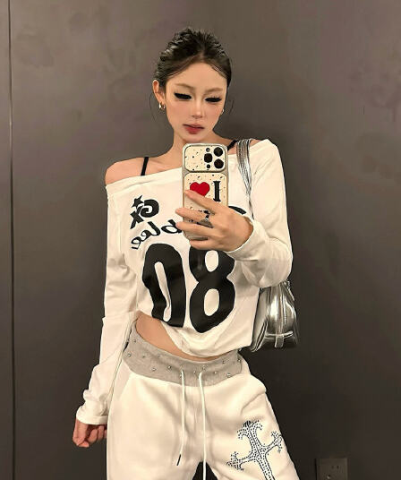 아메리칸 높음 거리 알파벳 숫자 프린트 긴팔 티셔츠 여성 이른 가을 새로운 루즈핏 오프숄더 맨위