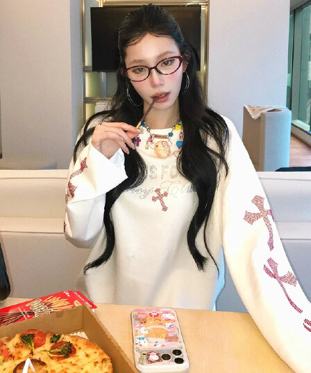 십자가 알파벳 핫픽스 긴팔 티셔츠 여성 이른 가을 착용 가져 가라. 루즈핏 슬림해 보이는 맨위