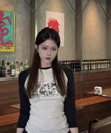 배색 강아지 프린트 티셔츠 여성 가을 새로운 몸매 가꾸기 슬림해 보이는 삽입 어깨 소매 라운드 넥 기본 셔츠 맨위