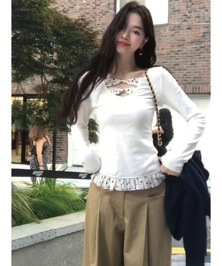 프랑스식 레트로 화이트 긴팔 티셔츠 여성 이른 가을 슬림해 보이는 다용도 몸매 가꾸기 패치워크 디자인 센스 캐주얼 품격 맨위