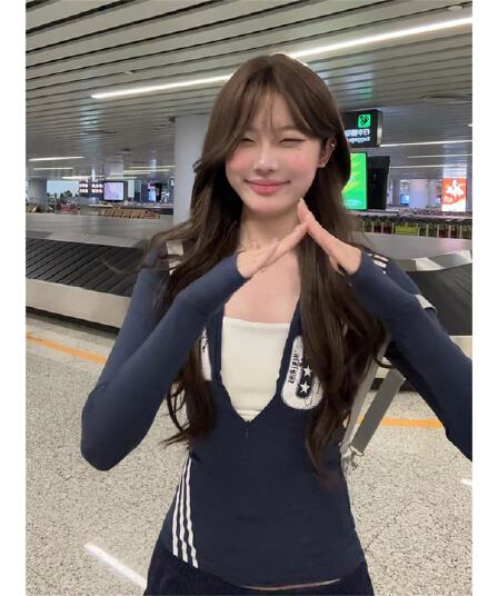 이른 가을 알파벳 V넥 긍정적 인 어깨 긴팔 티셔츠 여성 가을 몸매 가꾸기 허리 수축 운동 인사이드 가져 가라. 기본 셔츠 달콤한 핫걸 맨위