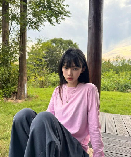 핑크색 라운드 넥 긴팔 티셔츠 여성 조기 가을 기초 섹션 다용도 한 부서 느긋한 루즈핏 인사이드 가져 가라. 기본 셔츠 맨위