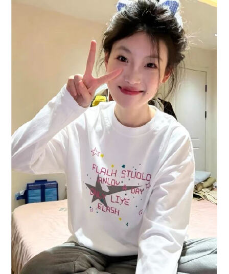 화이트 긴팔 티셔츠 여성 봄 가을 얇은 스타일 아메리칸 레트로 루즈핏 느긋한 바람 기본 셔츠 인사이드 가져 가라. 한 첨부 된 의류 트렌디