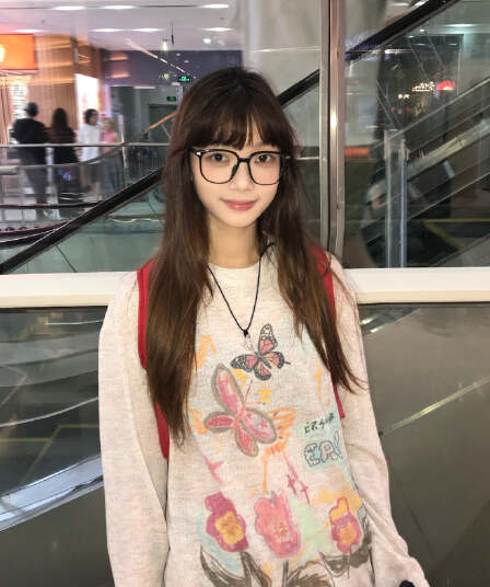 페인팅 나비 프린트 긴팔 티셔츠 여성 라이 경기 서울 아마 얇고 가벼운 루즈핏 물리학 자외선 차단 블라우스 맨위