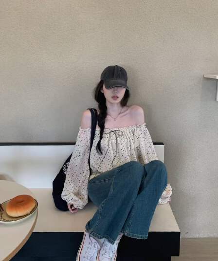 순수한 욕망 섹시함 도트 무늬 오프숄더 긴팔 티셔츠 여성 이른 가을 한 부서 슬림해 보이는 다용도 핫걸 오프숄더 맨위