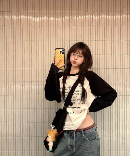 한 부서 패치워크 배색 알파벳 긴팔 티셔츠 여성 이른 가을 루즈핏 슬림해 보이는 디자인 센스 다용도 캐주얼 느긋한 맨위