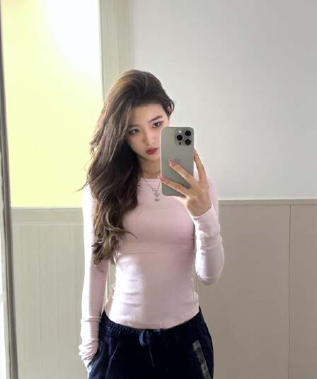 미니멀리즘 기초 섹션 라운드 넥 풀오버 긴팔 티셔츠 여성 의류 가을 몸매 가꾸기 다용도 맨위 슬림해 보이는 인사이드 가져 가라. 기본 셔츠