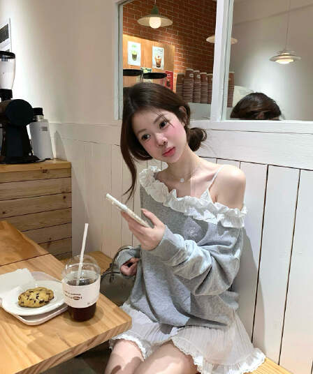 한 부서 소녀 센스 회색 보트넥 후드티 디자인 센스 레이스 패치워크 오프숄더 맨위
