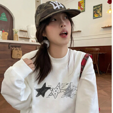 批发2026新款早秋白色长袖T恤女打底衫美式百搭五角星印花宽松上衣ins