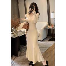 批发韩系显瘦v领针织连衣裙女秋<b class='q'>冬</b>季修身气质内搭打底毛衣包臀鱼尾裙