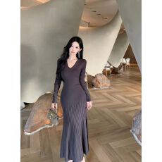 批发法式针织连衣裙女2026新春日韩优雅修身气质包臀鱼尾毛衣长裙