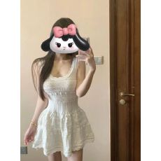 批发春日圆舞曲-<b class='q'>镂空</b>针织背心<b class='q'>连衣裙</b>夏日白色<b class='q'>连衣裙</b>女小众设计感露肩