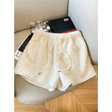 批发实价实拍~米<b class='q'>白色</b>羊羔绒<b class='q'>短裤</b>女外穿秋冬2025新款高腰a字小个子靴裤