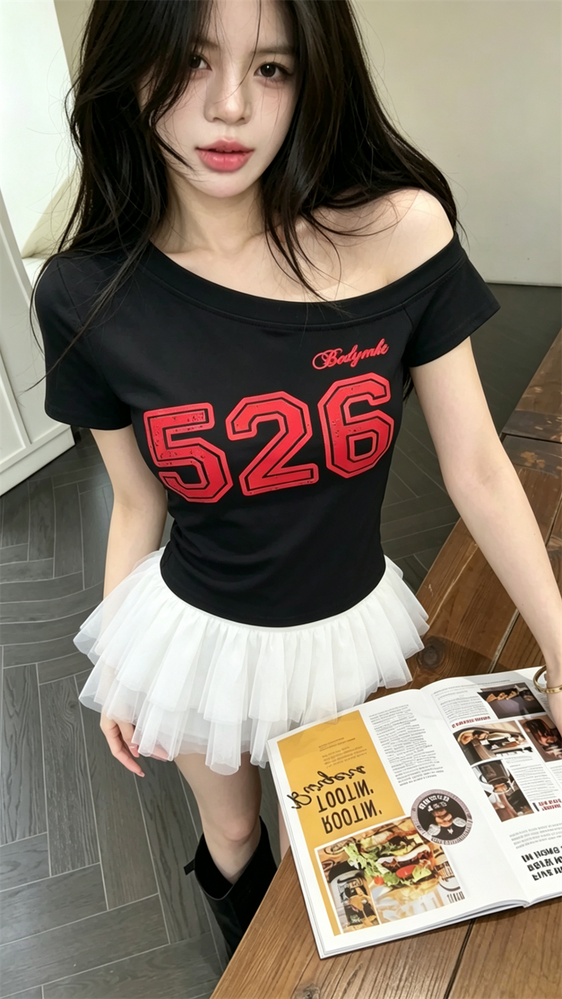 정가 실사 아메리칸 레트로 숫자 프린트 비스듬한 어깨 반팔 티셔츠 2026 여름 몸매 가꾸기 슬림해 보이는 오프숄더 맨위