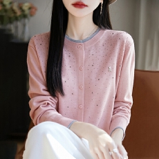 批发轻奢镶钻精纺羊毛开<b class='q'>衫</b>女圆领拼色假两件针织外套宽松小熊毛衣外搭