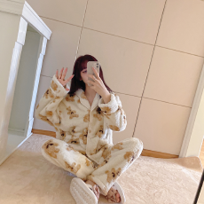 批发实拍实价秋冬新款睡衣女加厚加绒珊瑚绒卡通小熊可外穿家居服套装