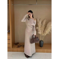 批发实拍实价富家千金穿搭气质套装女显瘦一字肩上衣高腰半身裙两件套