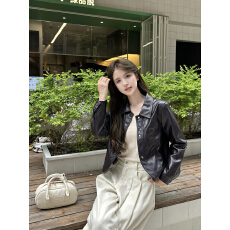 批发实拍实价高级感穿搭酷飒短款皮衣外套女炸街时尚复古机车夹克上衣