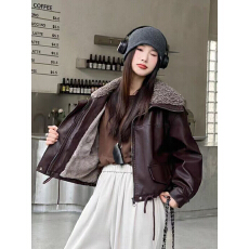 批发酷飒羊羔毛大翻领皮衣外套女宽松休闲加厚加绒美式复古机车皮夹克