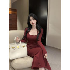 批发实拍实价圣诞新年红纯欲挂脖<b class='q'>连衣裙</b>女性感收腰显瘦气质包臀鱼尾裙