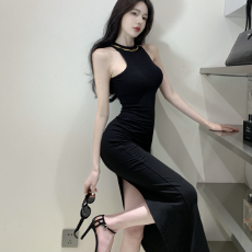 批发实拍实价纯欲性感挂脖连衣裙女辣妹设计感开叉高腰修身无袖<b class='q'>长裙</b>