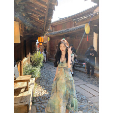 批发林间浮夏海边度假吊带气质<b class='q'>连衣裙</b>女复古<b class='q'>印花</b>穿搭显瘦纯欲碎花长裙