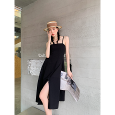 批发<b class='q'>实拍</b>实法式性感吊带连衣裙女设计感赫本风收腰显瘦开叉绝美小黑裙