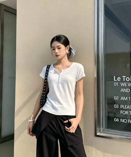 고유 한 잘 생긴 미니멀리즘 헨리 칼라 반팔 티셔츠 여성 긍정적 인 어깨 슬림해 보이는 몸매 가꾸기 다용도 만나는 출퇴근 맨위