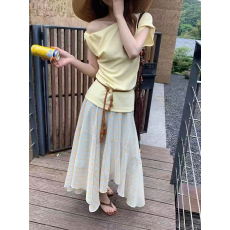 批发旅游度假风韩系斜肩<b class='q'>上衣</b>高腰不规则格子半身裙女绝美收腰显瘦套装