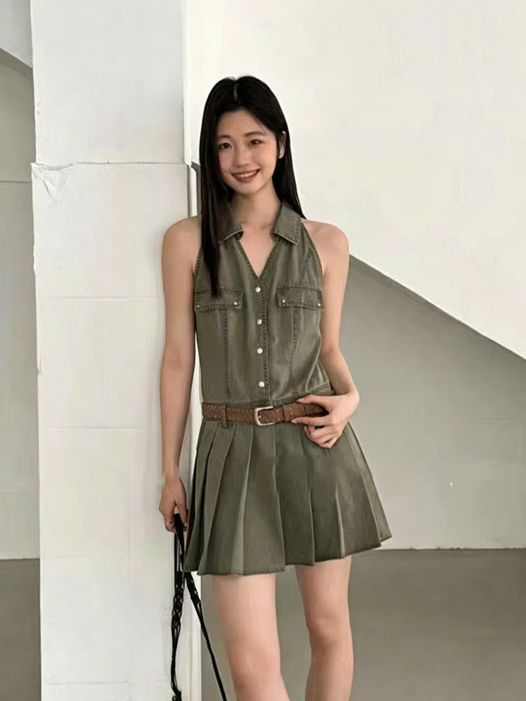 실사 정가 핫걸 워크웨어 민소매 폴로 칼라 여성 드레스 섹시함 허리 수축 슬림해 보이는 품격 플리츠 드레스