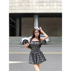 批发香榭千金设计感辣妹复古格子抹胸连衣裙女性感收腰显瘦露背短裙